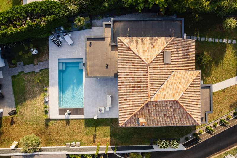 Bouleversement d'une maison sur les Nord des Landes avec un ensemble Piscine - Terrasse couverte - local - Entrée